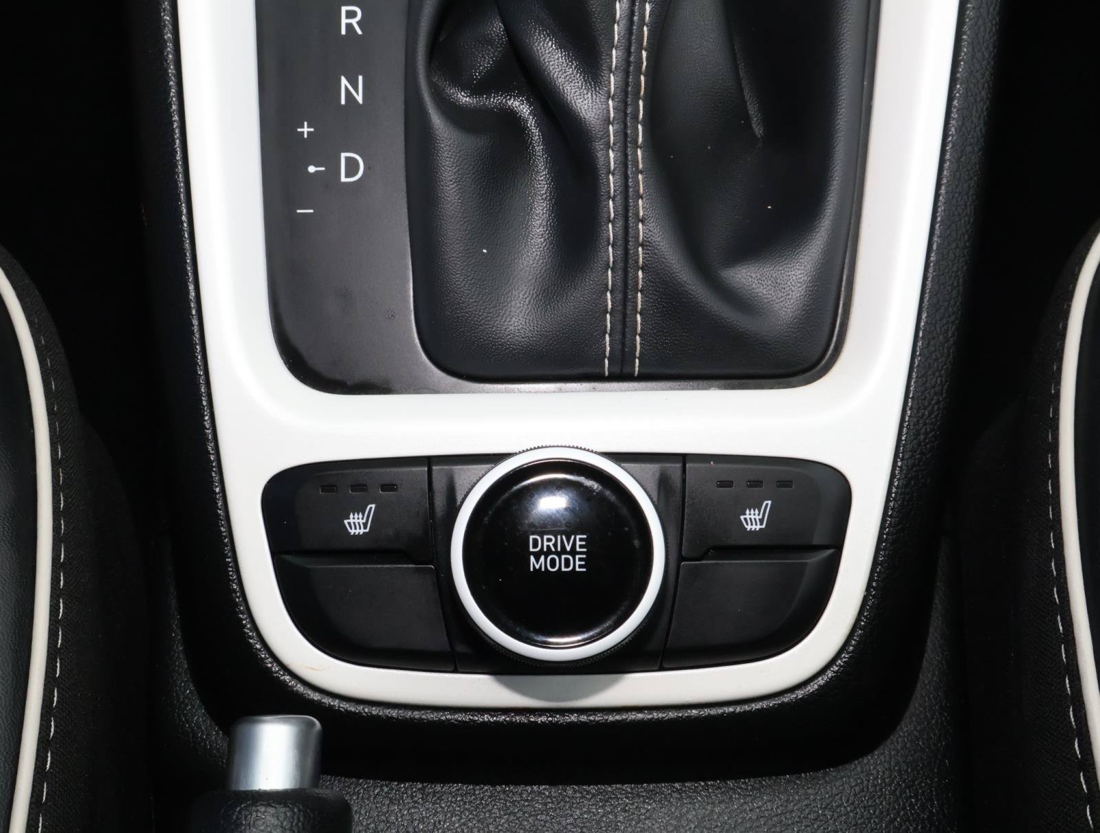 Used 2025 Hyundai Venue Limited FWD image 21