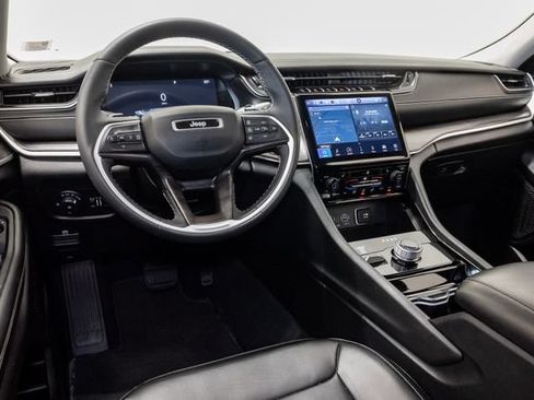 Used 2023 Jeep Grand Cherokee L Limited AWD/4WD image 7