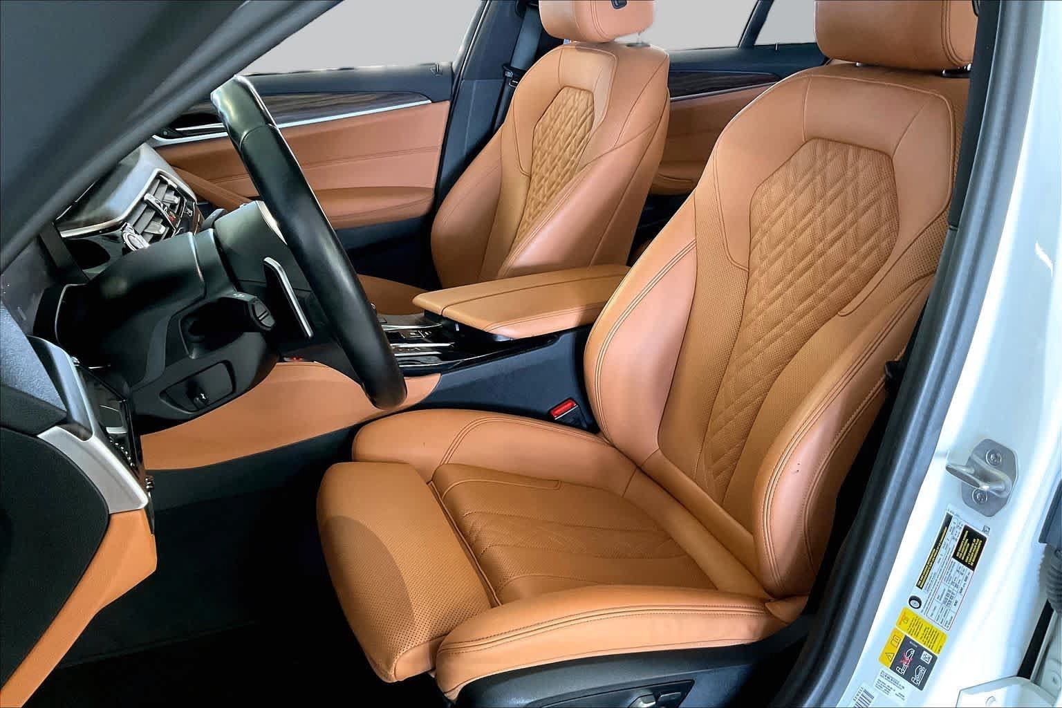 Used 2023 BMW 530e w/ M Sport Package RWD image 7