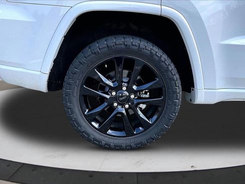 Used 2019 Jeep Grand Cherokee Altitude image 36