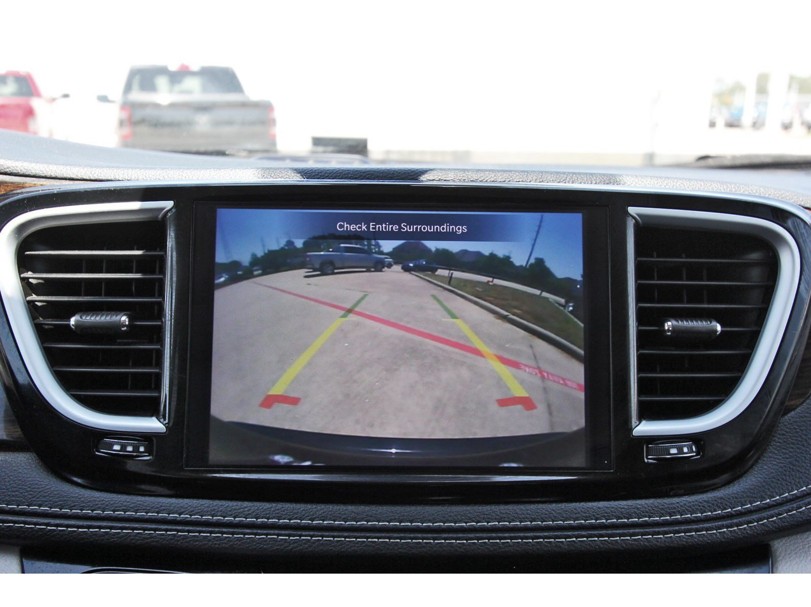 Used 2023 Chrysler Pacifica Limited FWD image 24
