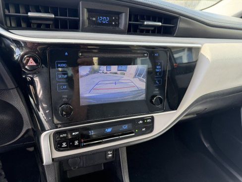 Used 2018 Toyota Corolla LE image 11