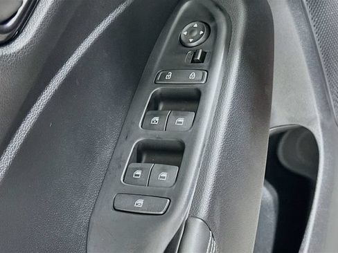 Used 2025 Hyundai Venue Limited FWD image 10