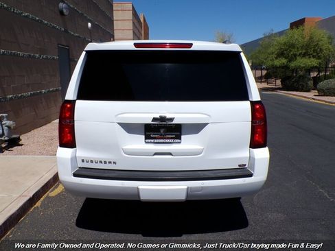 Used 2018 Chevrolet Suburban LT image 4