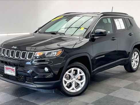 Used 2024 Jeep Compass Latitude AWD/4WD image 12