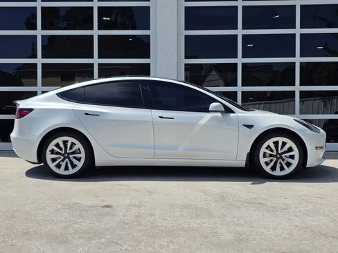 Used 2023 Tesla Model 3 Standard Range image 3