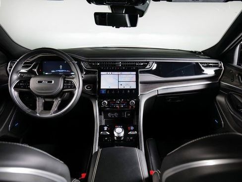 Used 2022 Jeep Grand Cherokee Overland w/ Luxury Tech Group IV image 10