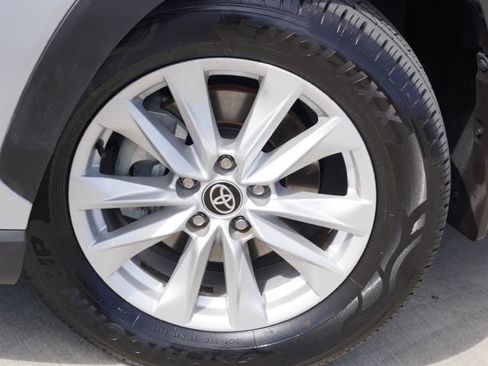 Used 2022 Toyota Corolla Cross LE w/ Moonroof Package FWD image 14