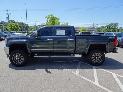 Used 2018 GMC Sierra 2500 SLT w/ Duramax Plus Package AWD/4WD image 7