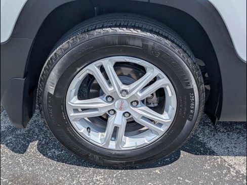 Used 2024 GMC Terrain SLE w/ Driver Convenience Package FWD image 25