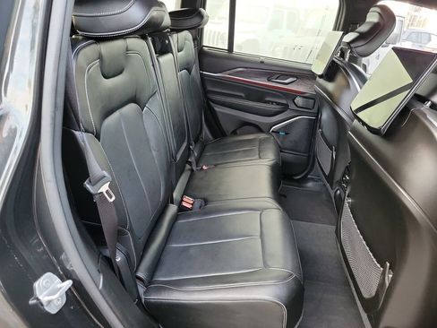 Used 2023 Jeep Grand Cherokee Overland w/ Advanced Protech Group III image 21