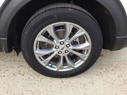 Used 2023 Ford Explorer XLT w/ Equipment Group 202A image 5