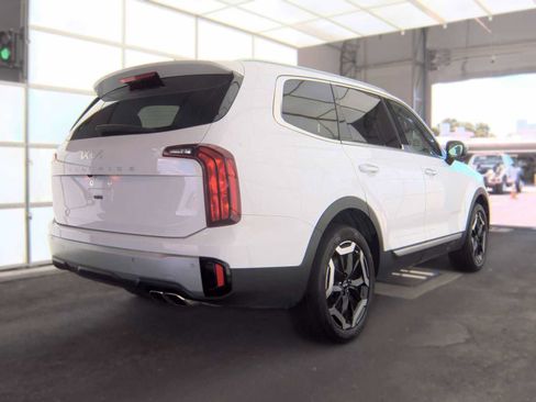 Used 2024 Kia Telluride S w/ S Sunroof Package FWD image 4