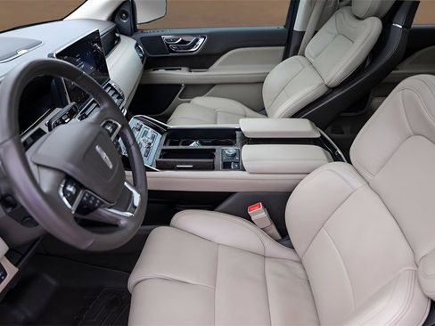 Used 2024 Lincoln Navigator Reserve image 8