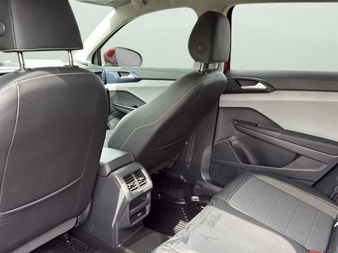 Used 2022 Volkswagen Taos SE image 29