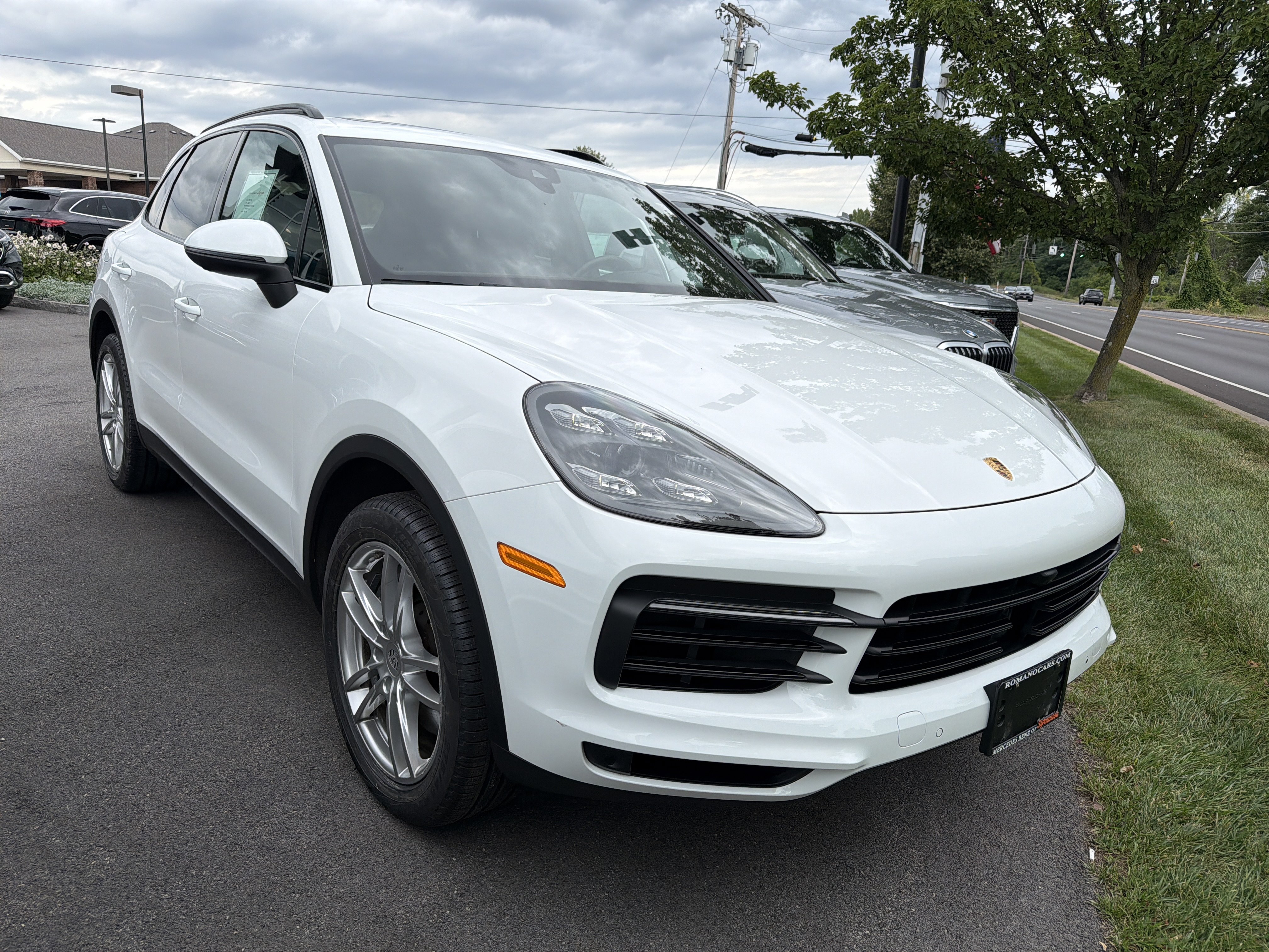 Used 2022 Porsche Cayenne AWD/4WD image 2