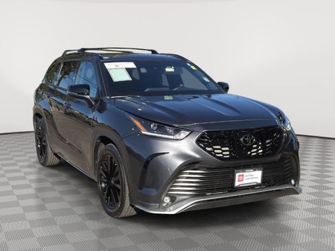 Certified 2023 Toyota Highlander XSE FWD image 1