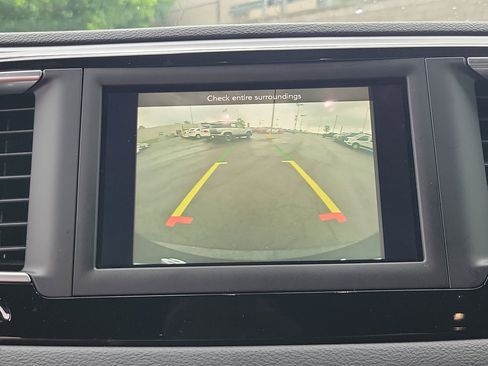 Used 2020 Chrysler Pacifica Touring w/ S Appearance Package FWD image 18