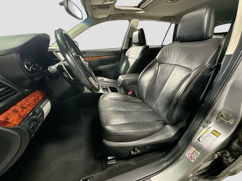 Used 2011 Subaru Outback 3.6R Limited image 22