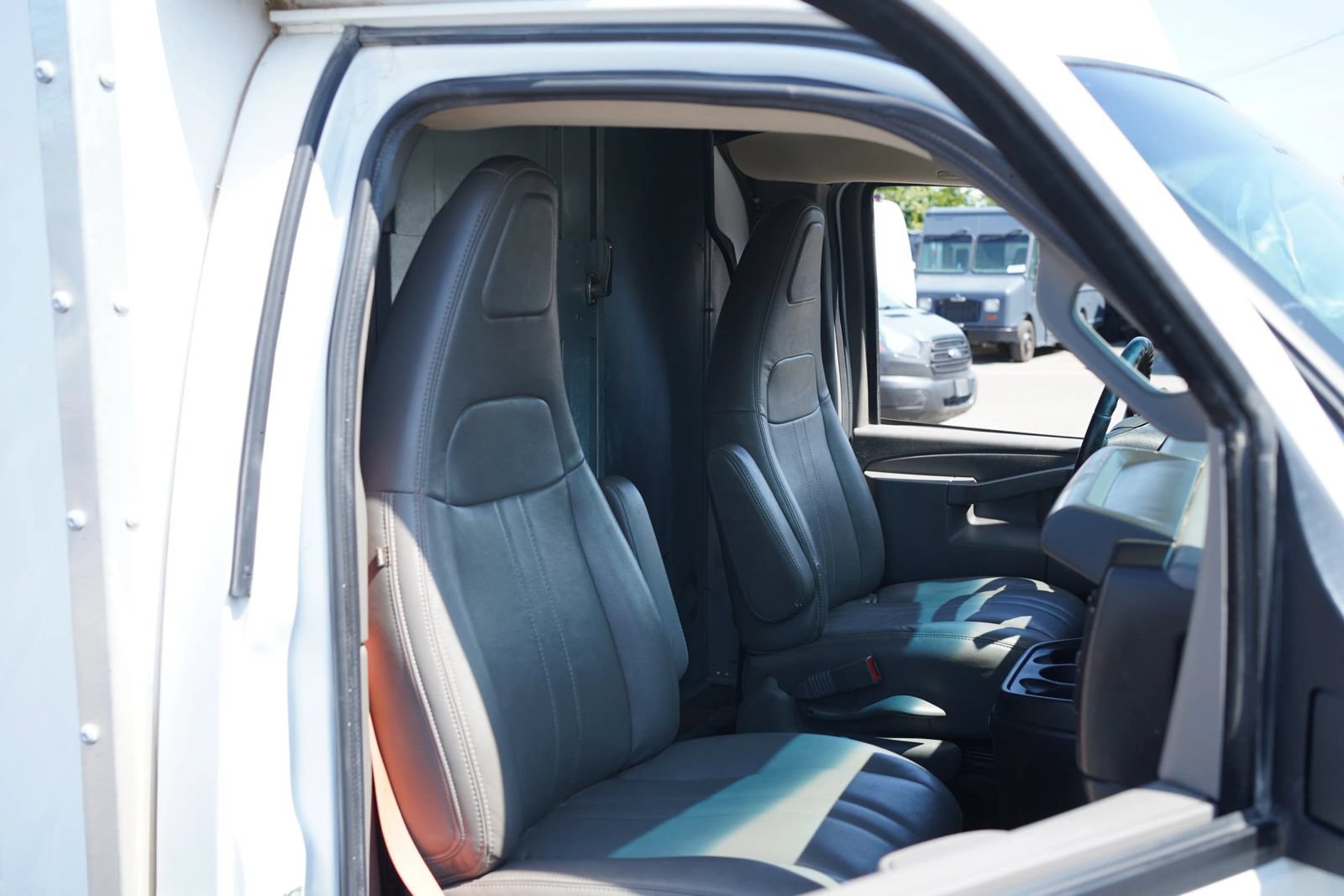 Used 2023 Chevrolet Express 3500 w/ Power Convenience Package RWD image 18