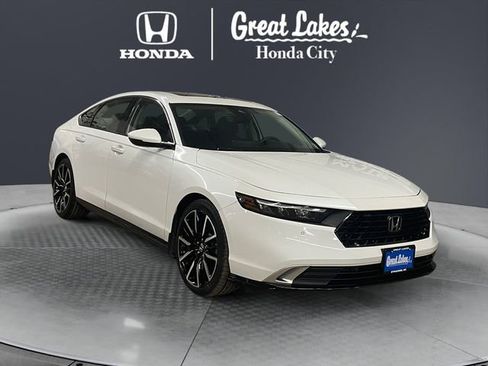 Used 2023 Honda Accord Touring image 1