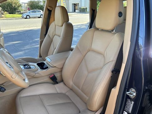 Used 2012 Porsche Cayenne AWD/4WD image 25