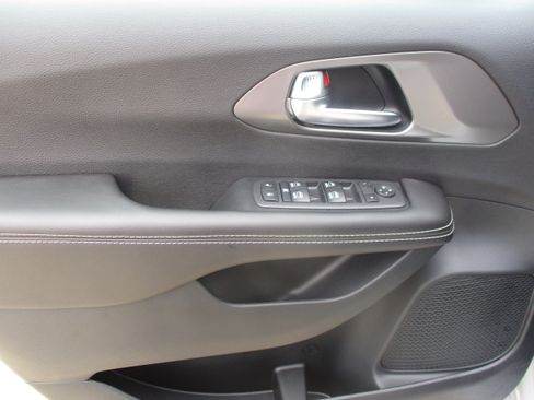 New 2026 Chrysler Voyager LX FWD image 30