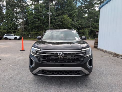 Used 2025 Volkswagen Atlas Peak Edition SE AWD/4WD image 3