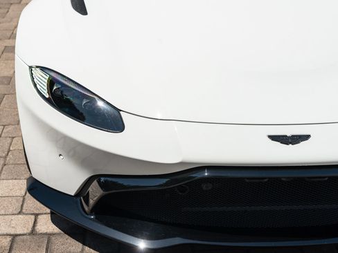 Used 2023 Aston Martin V8 Vantage Roadster RWD image 18
