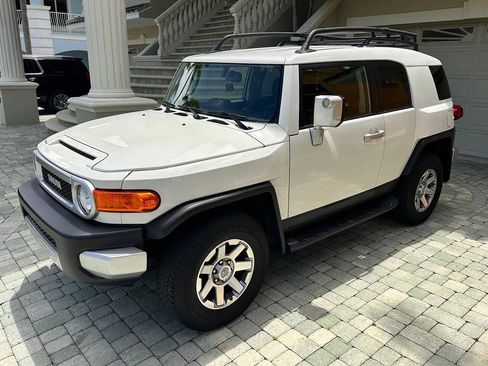 Used 2014 Toyota FJ Cruiser 4WD w/ Upgrade Package image 28