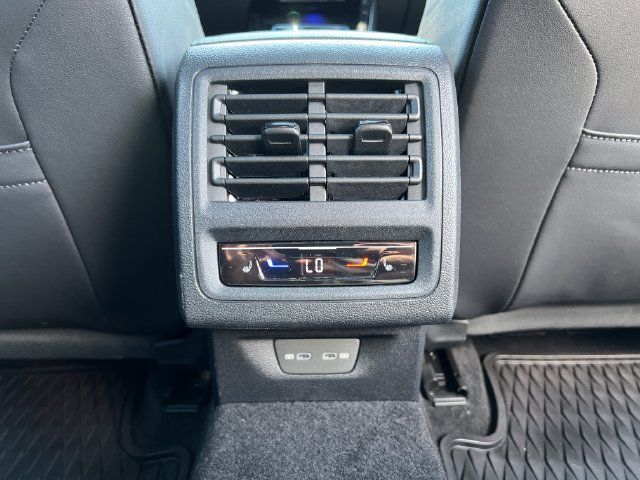 Used 2024 Volkswagen Golf R AWD/4WD image 35