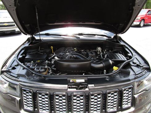 Used 2020 Jeep Grand Cherokee Altitude AWD/4WD image 33
