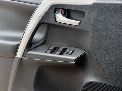 Used 2018 Toyota RAV4 XLE image 27