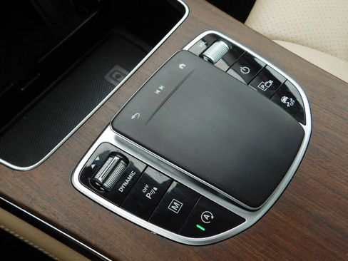 Used 2020 Mercedes-Benz GLC 300 4MATIC image 25