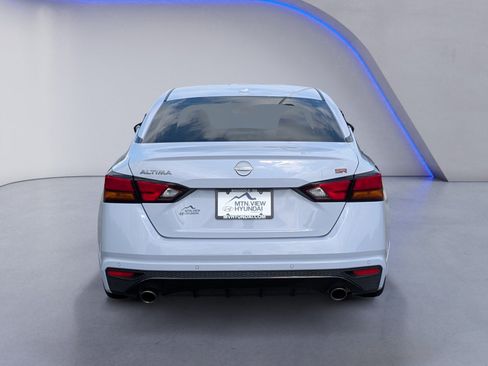 Used 2024 Nissan Altima 2.5 SR FWD image 8