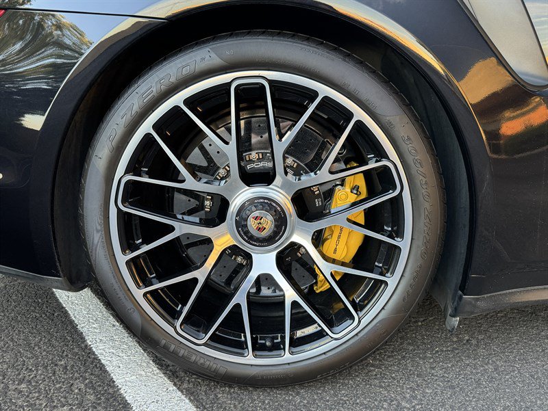Used 2015 Porsche 911 Turbo S w/ High-end Infotainment Package AWD/4WD image 40