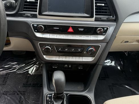 Used 2018 Hyundai Sonata SE FWD image 14