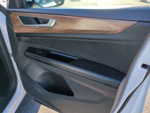 Used 2024 Volkswagen Atlas SE image 37