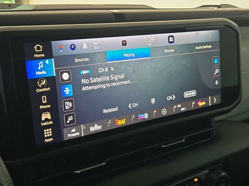 Used 2024 Jeep Gladiator Sport AWD/4WD image 19