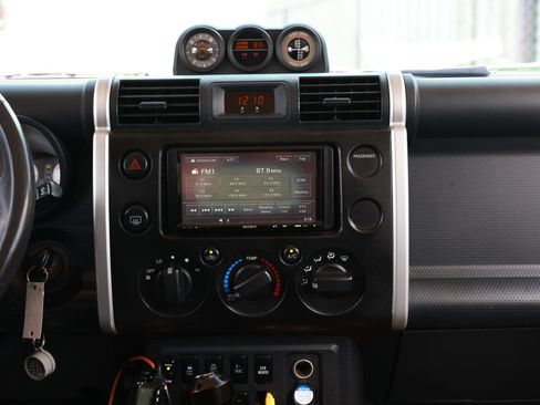 Used 2010 Toyota FJ Cruiser 4WD image 41