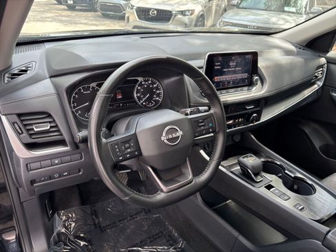 Used 2025 Nissan Rogue SV FWD image 35
