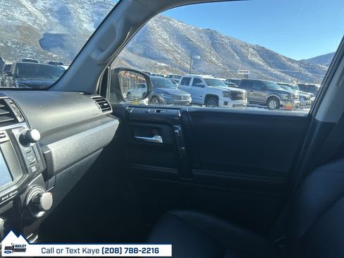 Used 2017 Toyota 4Runner TRD Off-Road Premium image 39