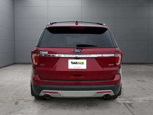 Used 2017 Ford Explorer XLT w/ Equipment Group 202A AWD/4WD image 11