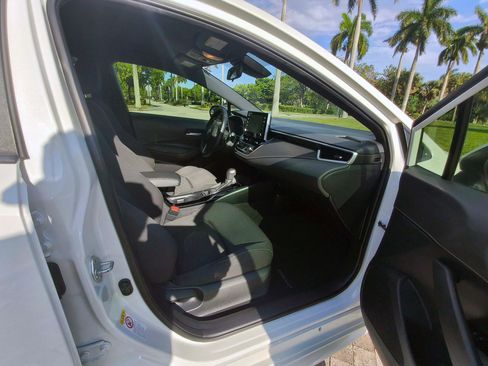 Used 2020 Toyota Corolla SE FWD image 33