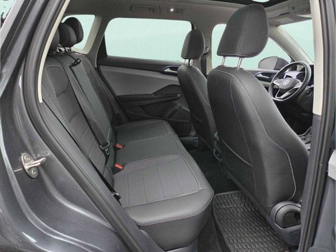 Used 2024 Volkswagen Taos SE w/ Panoramic Sunroof Package image 21