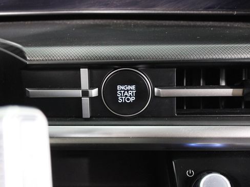 Used 2025 Hyundai Santa Fe SEL FWD image 17