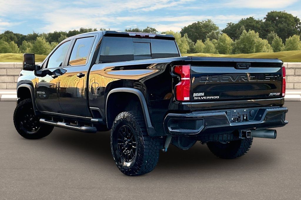 Used 2025 Chevrolet Silverado 2500 ZR2 w/ Technology Package AWD/4WD image 11