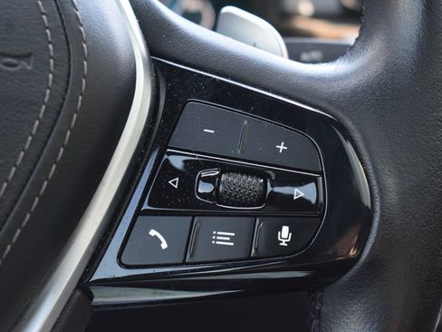 Used 2023 BMW 530e w/ Convenience Package image 17