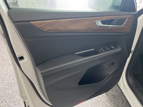 New 2025 Volkswagen Atlas SE image 13