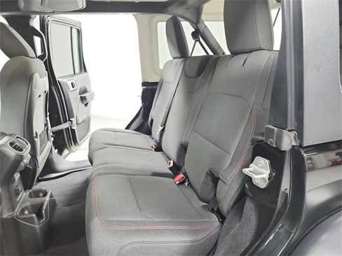 Used 2025 Jeep Wrangler Unlimited Rubicon image 32